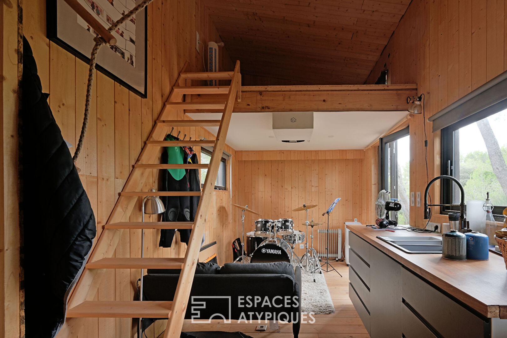 Contemporary country house with swimming pool and tiny house in the heart of nature