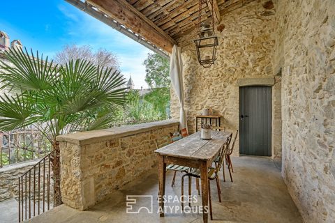 Character village house with swimming pool near Uzès