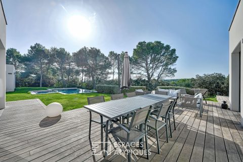 Villa contemporaine avec vue panoramique et prestations haut de gamme