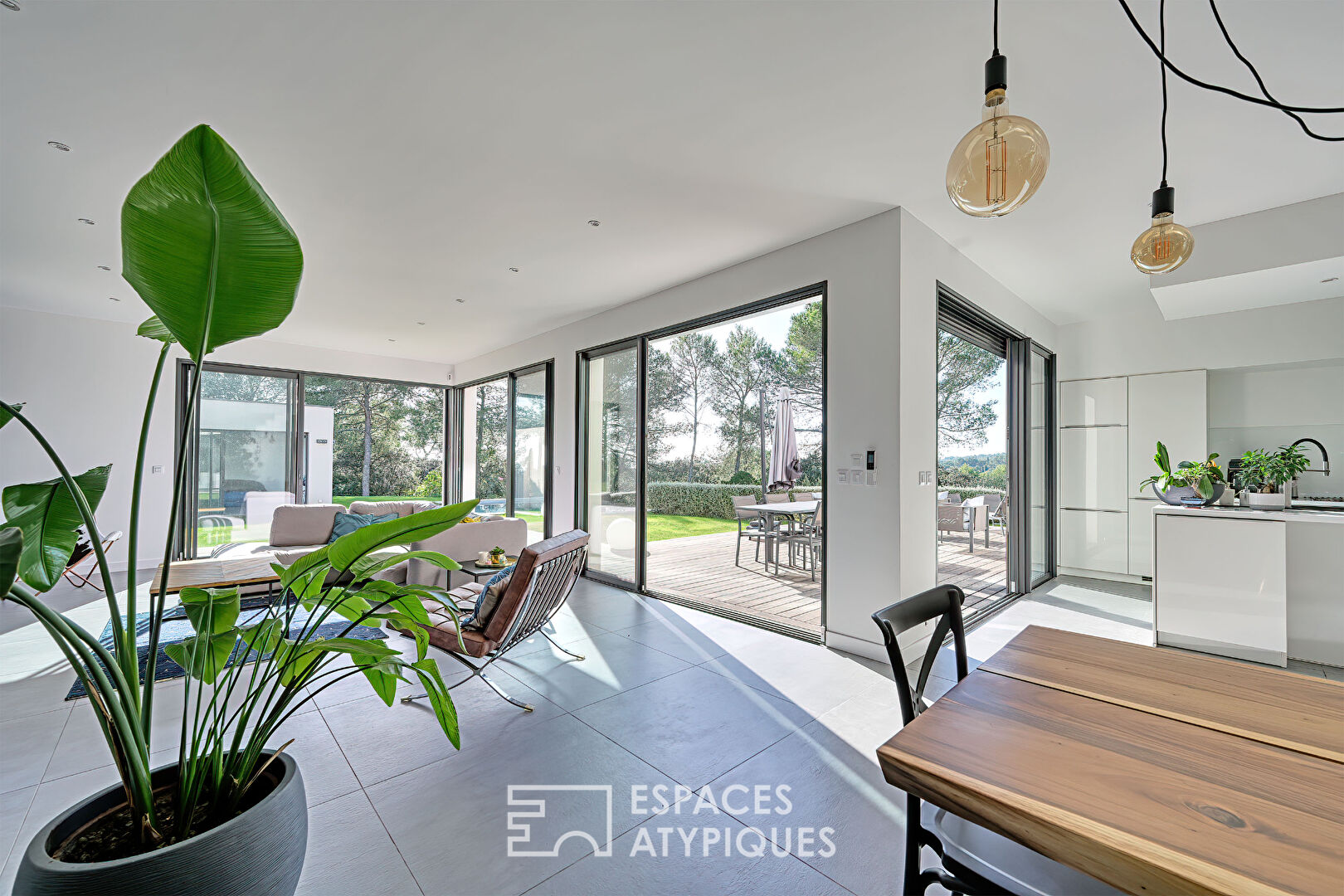 Villa contemporaine avec vue panoramique et prestations haut de gamme