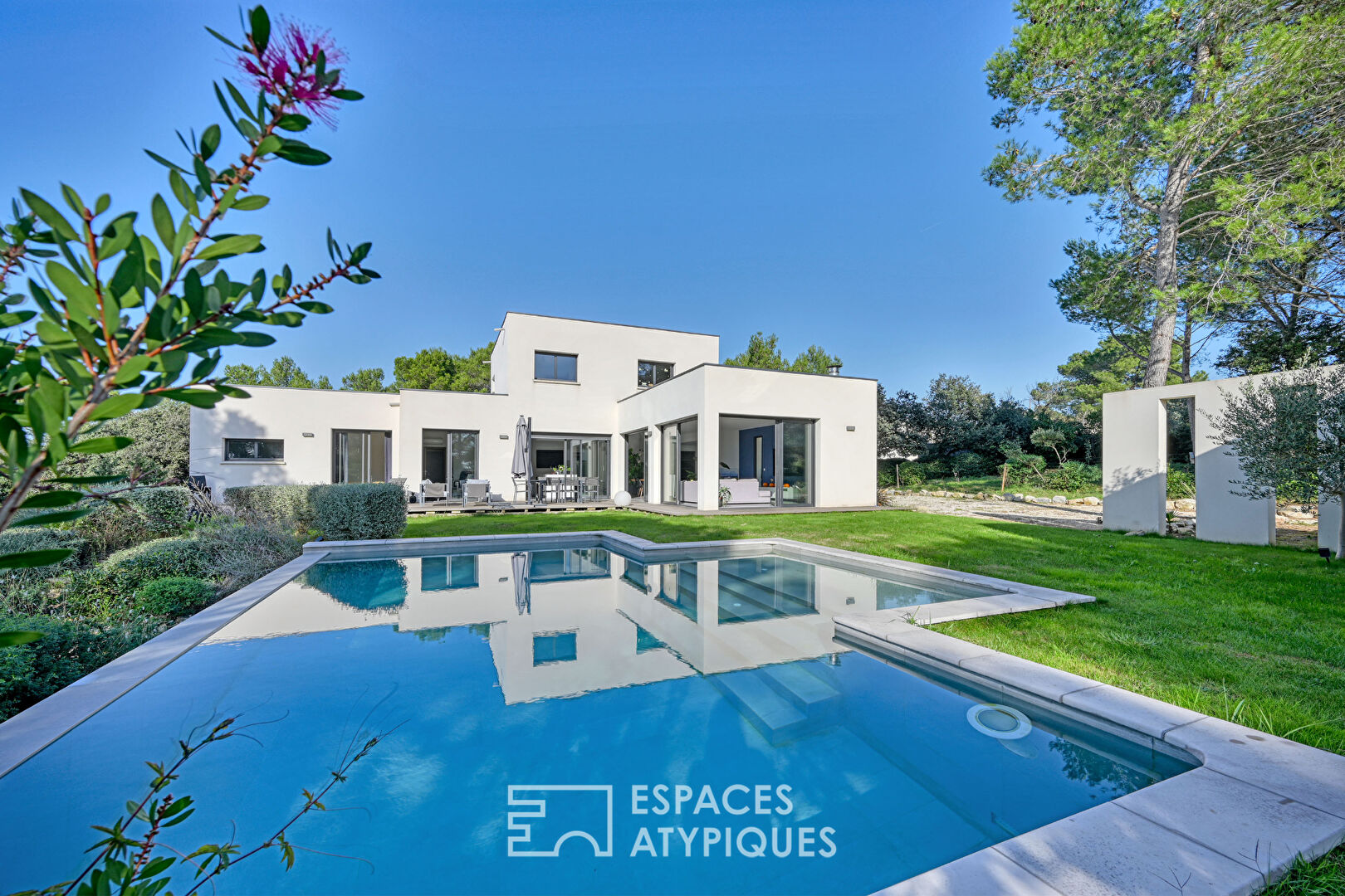 Villa contemporaine avec vue panoramique et prestations haut de gamme