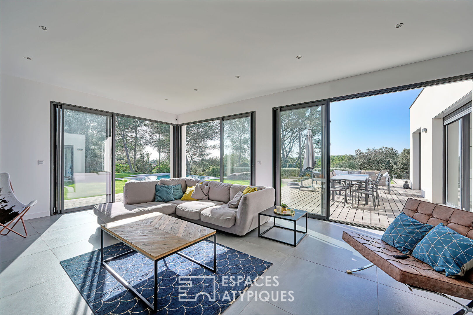 Villa contemporaine avec vue panoramique et prestations haut de gamme