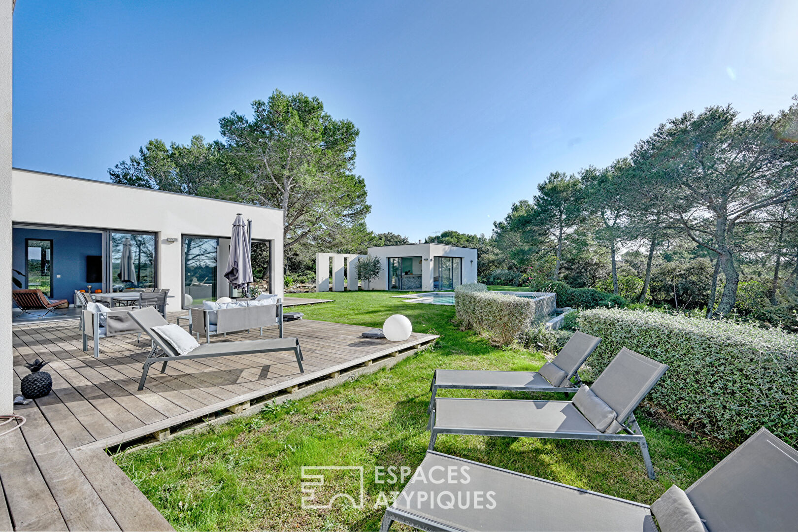 Villa contemporaine avec vue panoramique et prestations haut de gamme