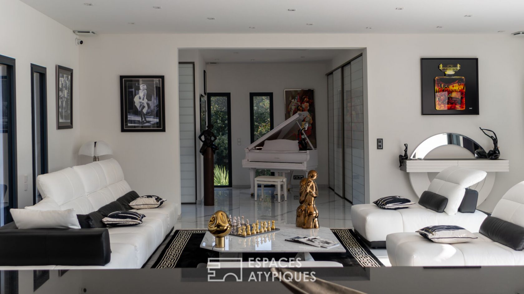 High-end contemporary villa