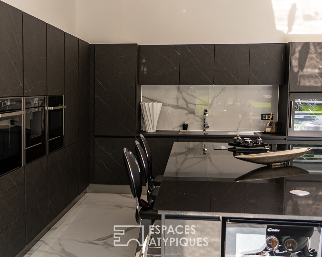 High-end contemporary villa