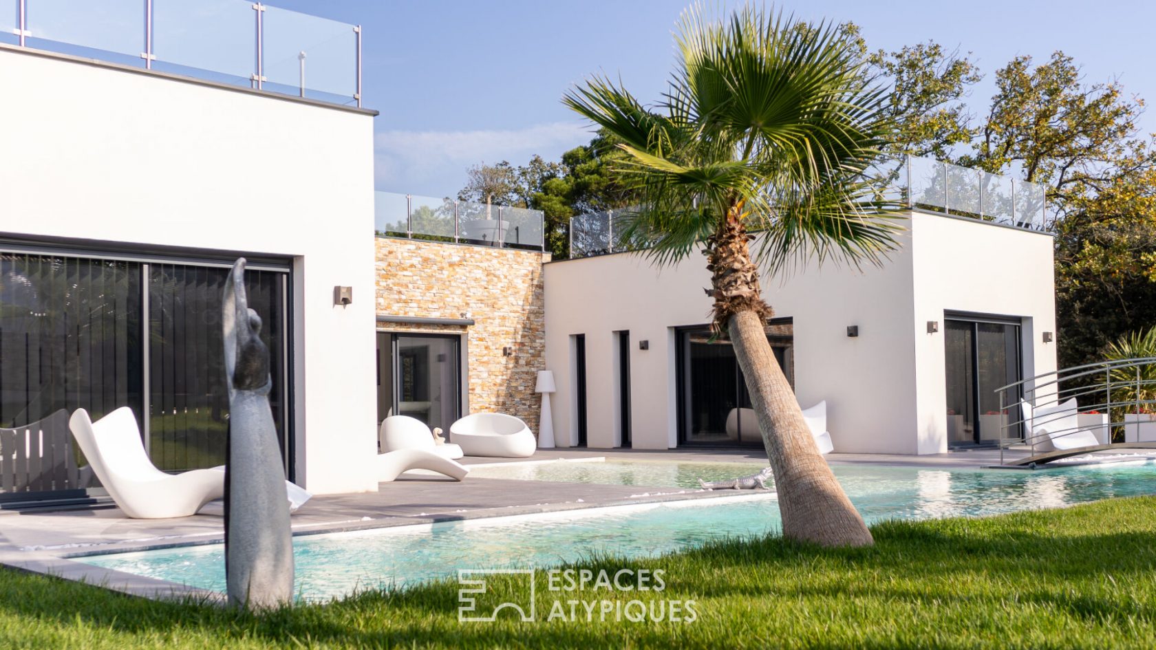 High-end contemporary villa
