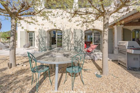 Mas contemporain à proximité d’Uzès