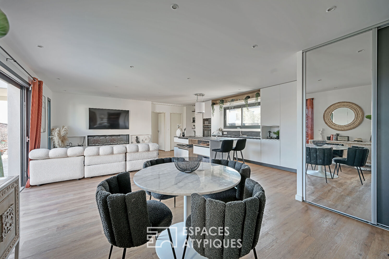 Contemporary single storey villa