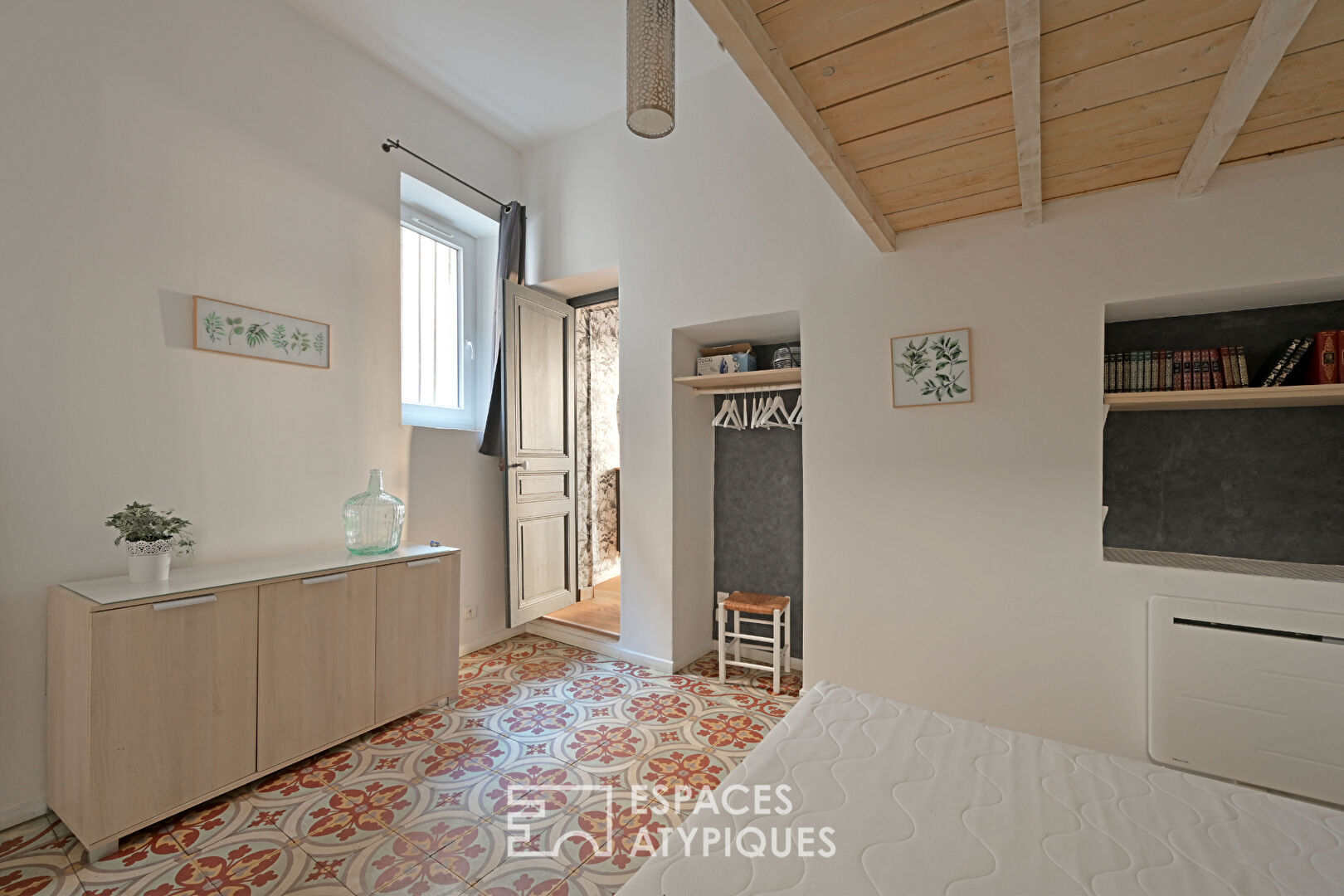 Elegant 2-room apartment in the city center of Nîmes