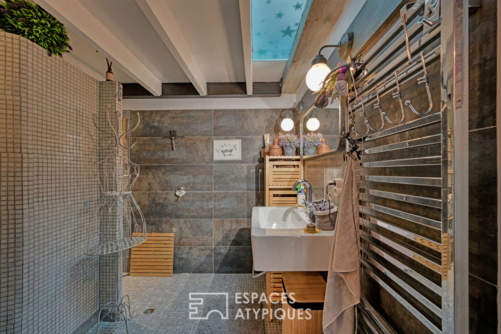 Ancien atelier en coeur de village et sa terrasse