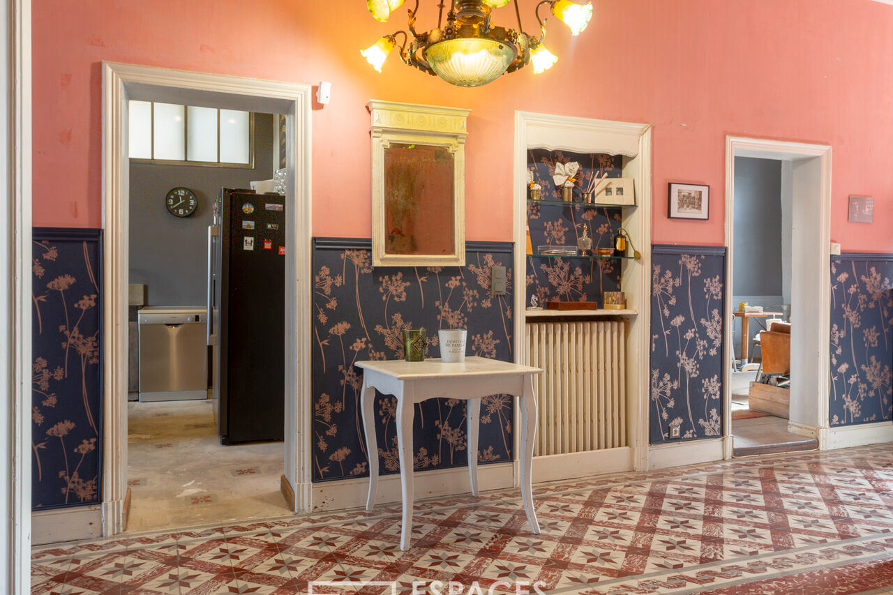 Maison de Maître en coeur de village avec  jardin et piscine