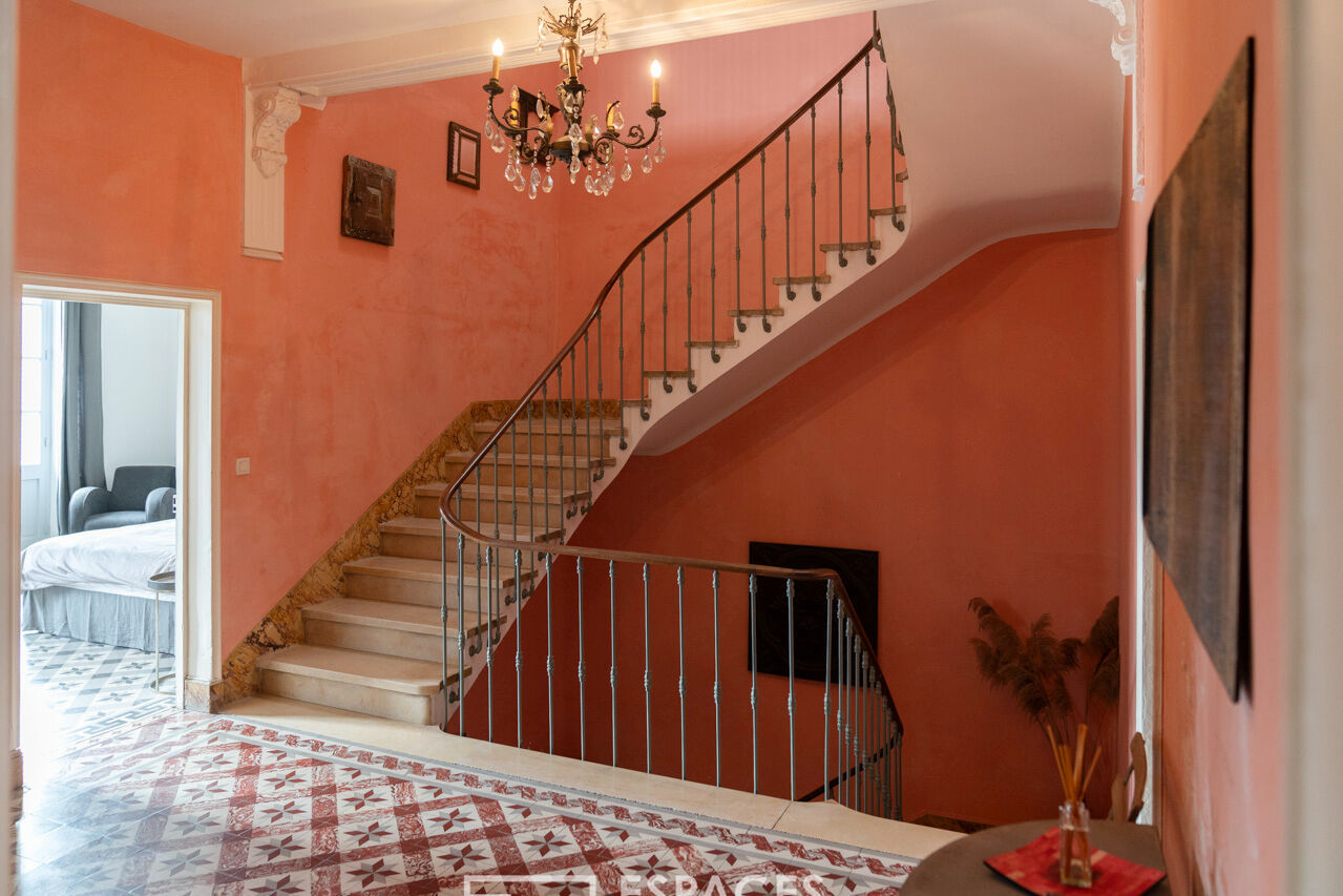 Maison de Maître en coeur de village avec  jardin et piscine