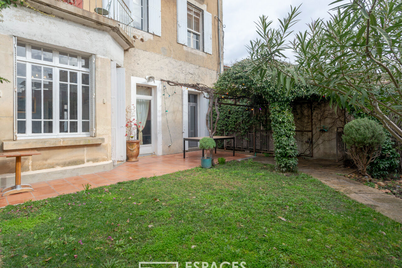 Maison de Maître en coeur de village avec  jardin et piscine