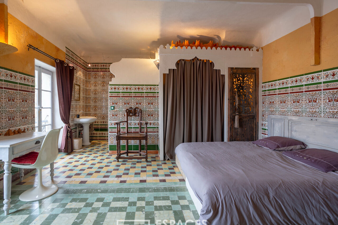 Maison de Maître en coeur de village avec  jardin et piscine