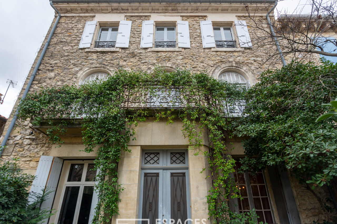 Maison de Maître en coeur de village avec  jardin et piscine