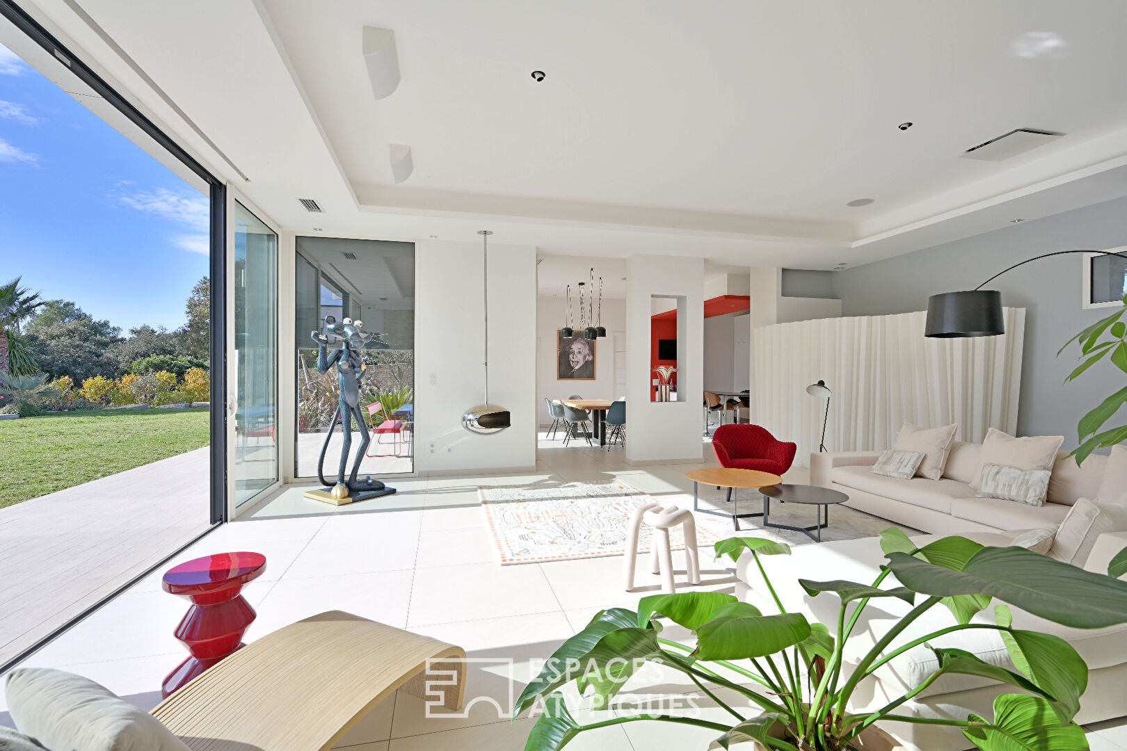 Exceptional contemporary villa with panoramic views of the hills of Nîmes