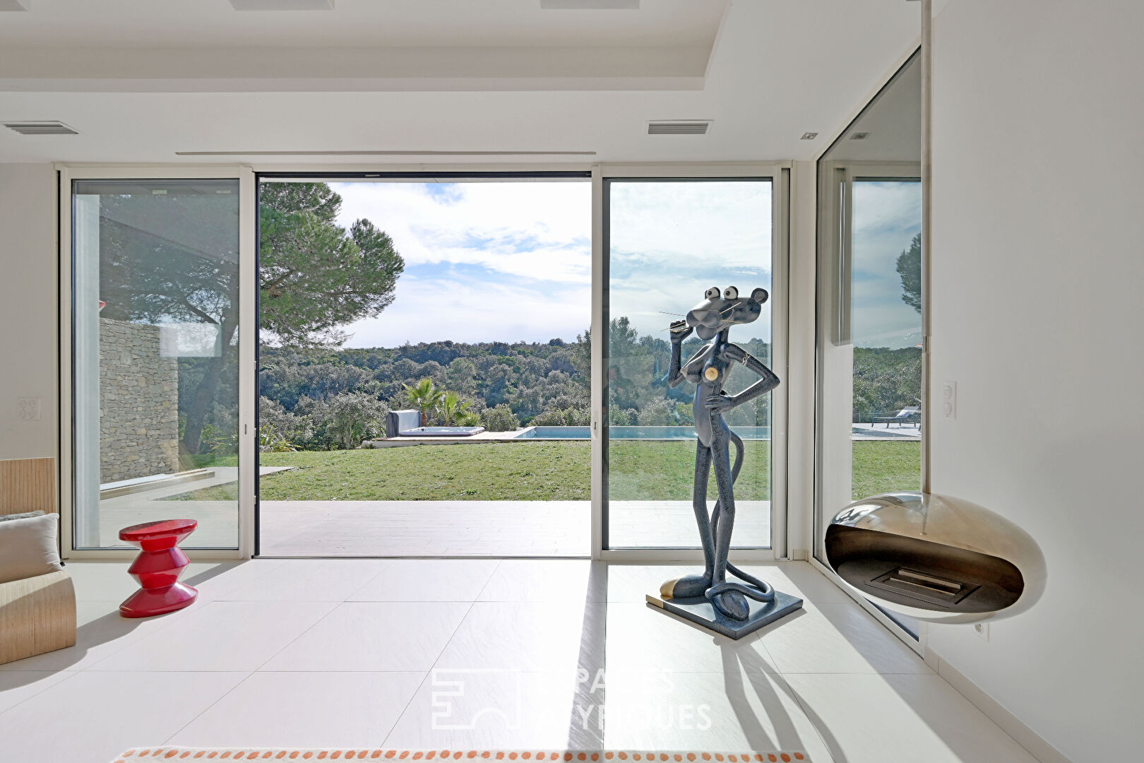 Exceptional contemporary villa with panoramic views of the hills of Nîmes