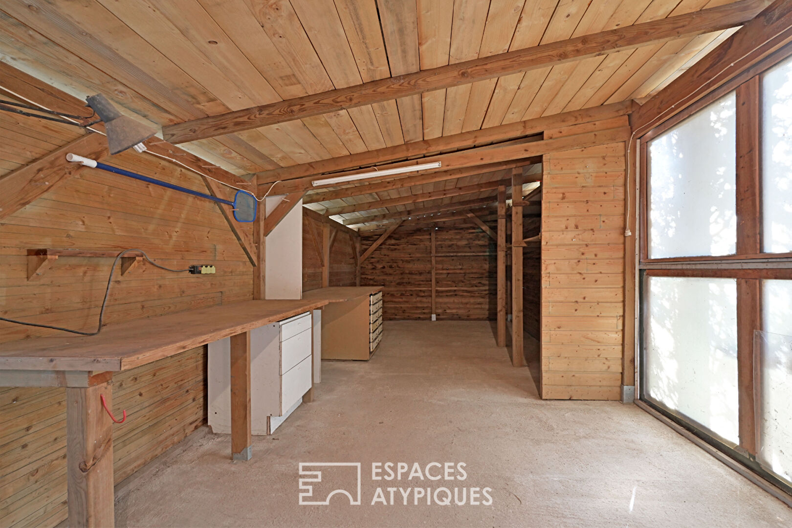 L’atelier d’artiste : une villa à fort potentiel en jardin bucolique