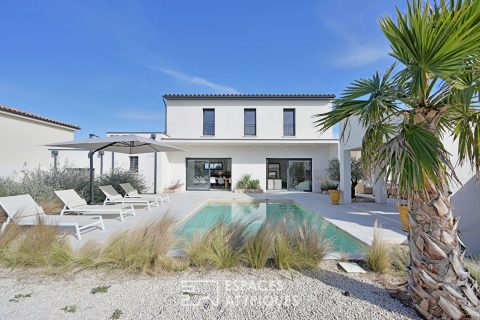New contemporary villa with breathtaking views of nature in Nîmes