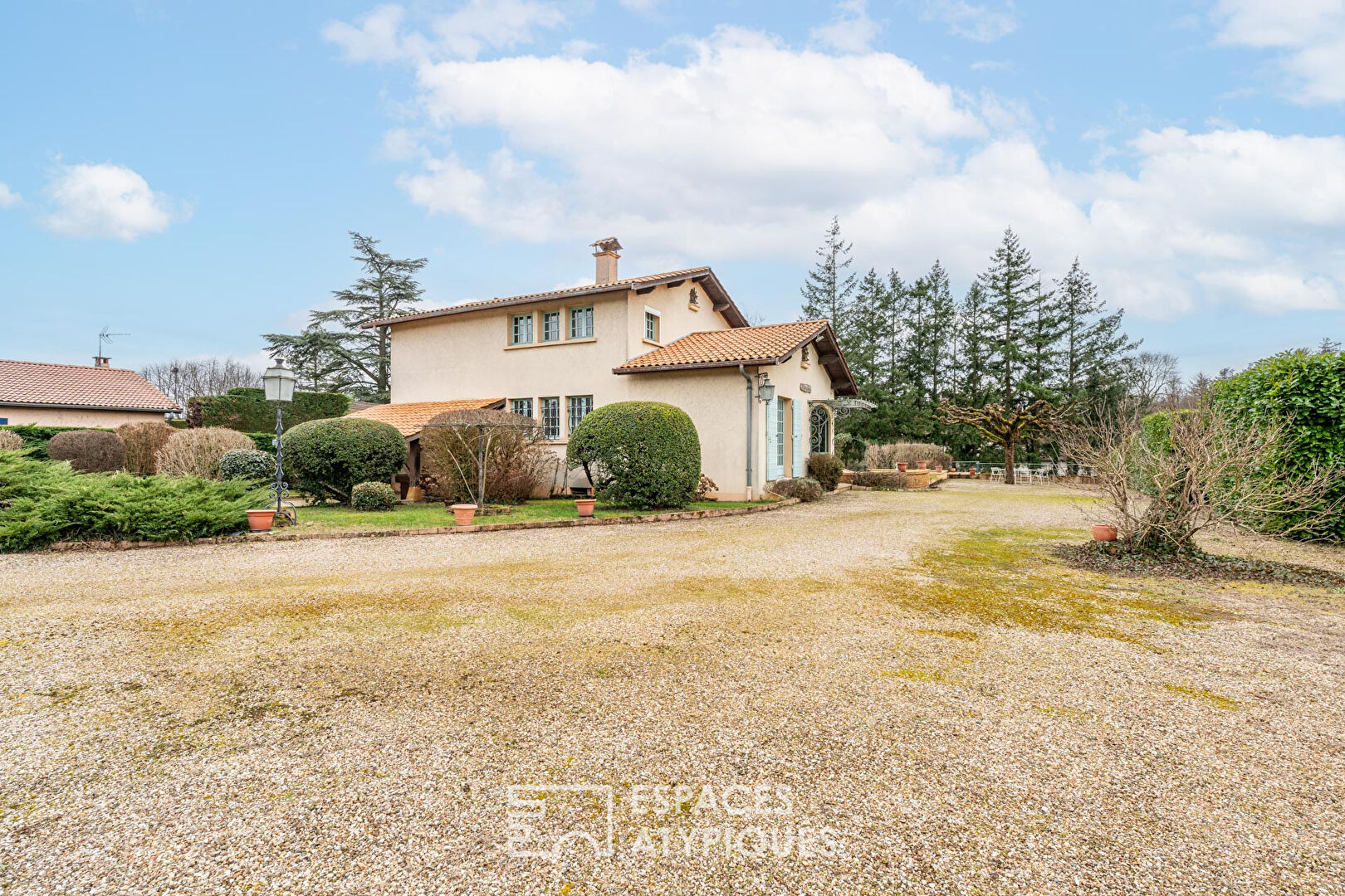 Maison familiale de caractère avec piscine
