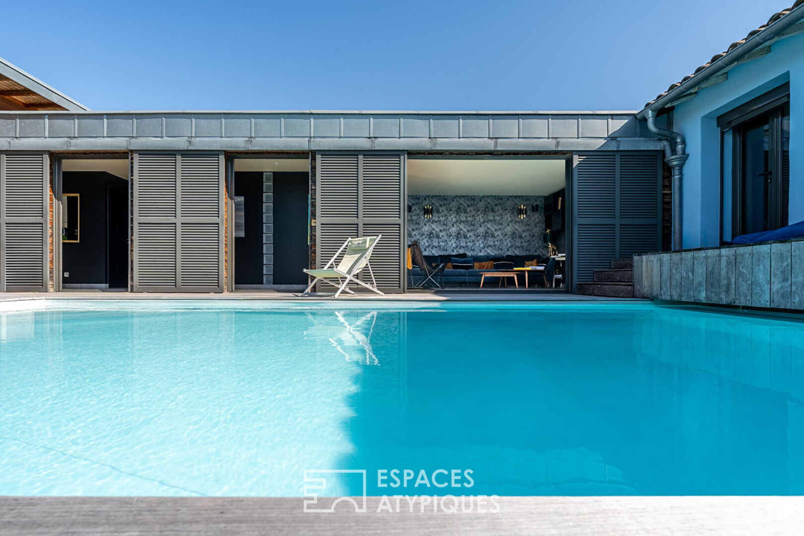 Contemporary oasis with lush garden and swimming pool at the foot of Mont Brouilly