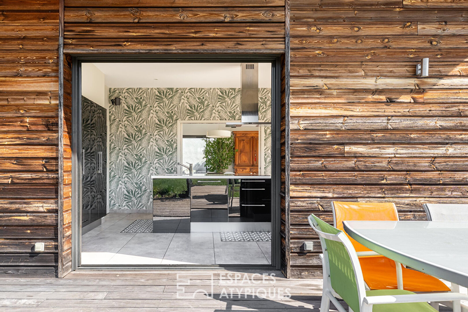 Contemporary oasis with lush garden and swimming pool at the foot of Mont Brouilly