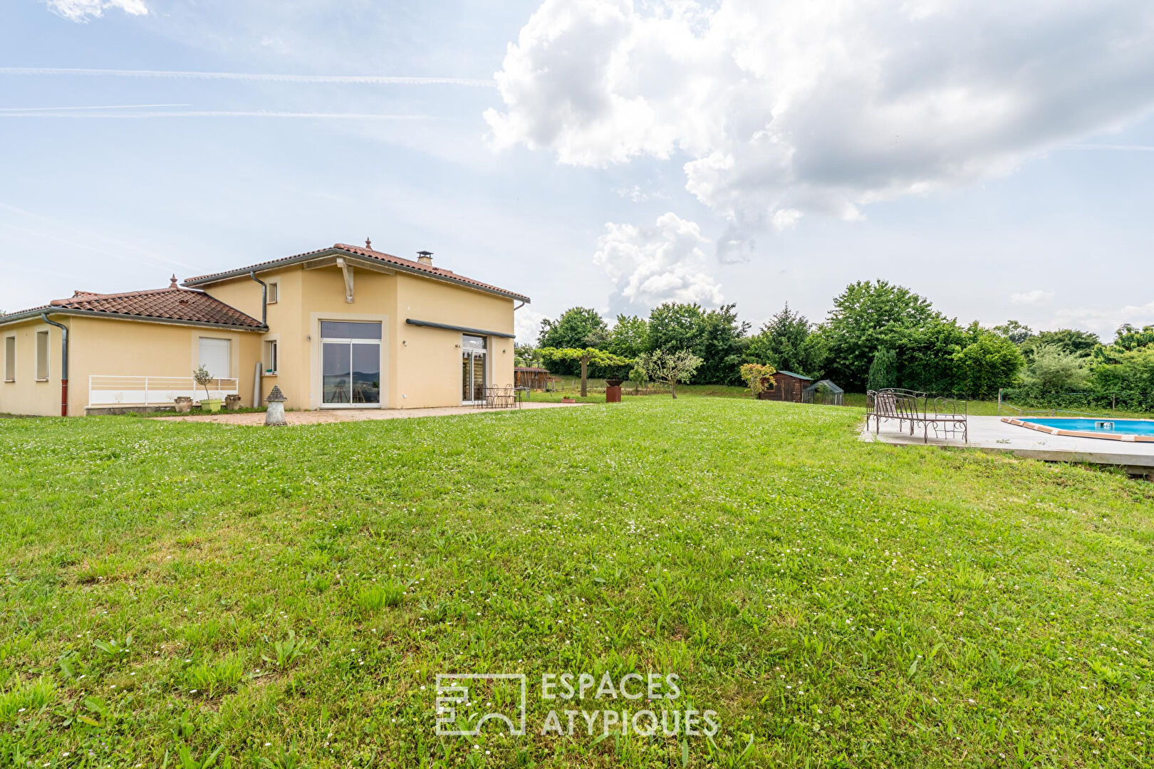 Villa avec vue panoramique et dépendance équestre