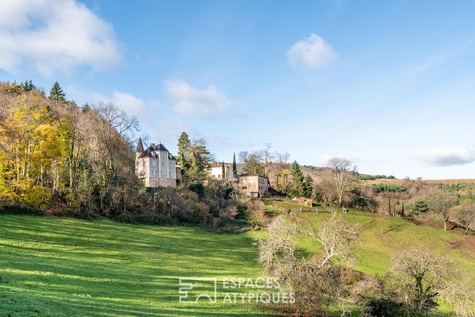 Château à rénover avec vue panoramique sur les monts du Beaujolais