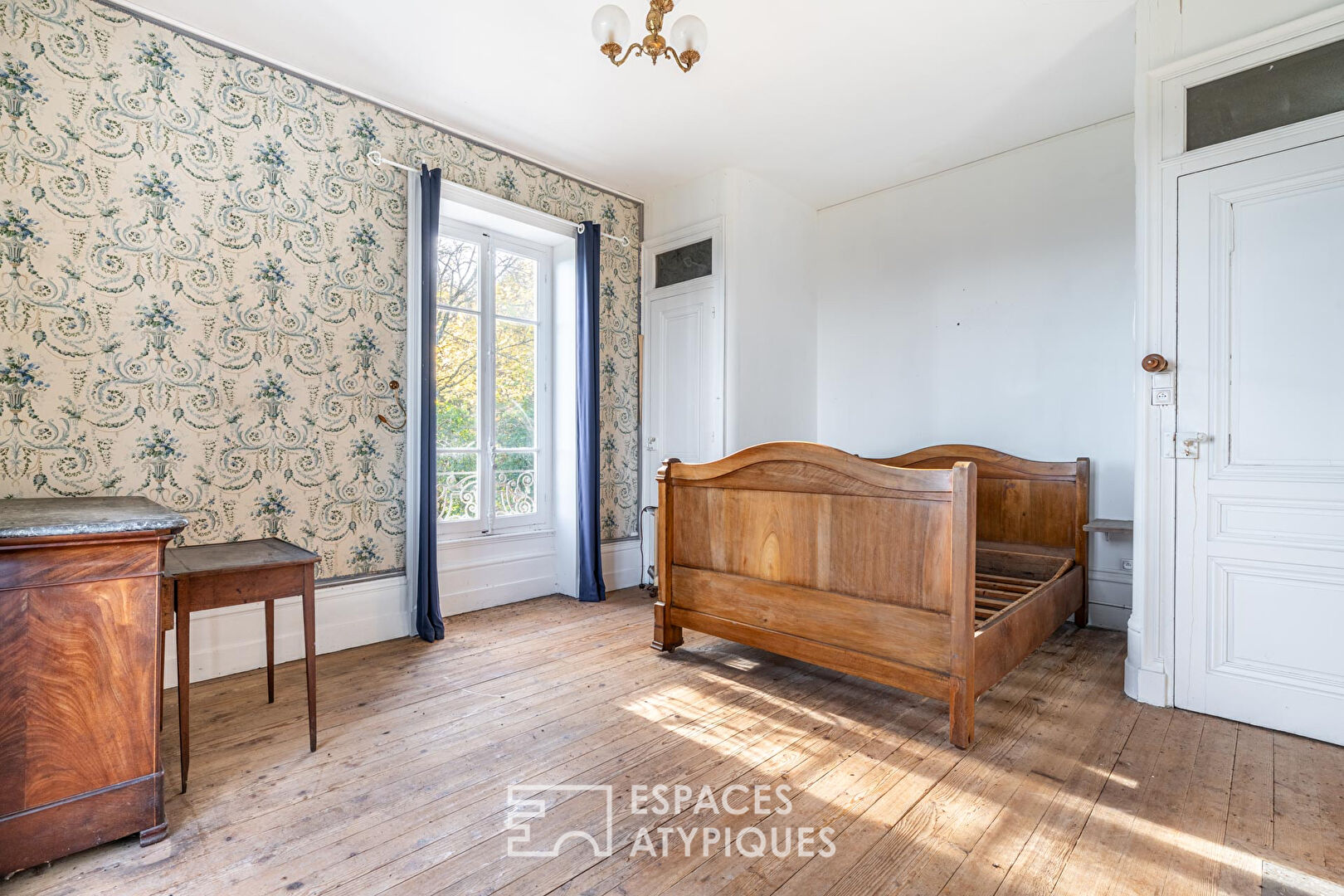 Château à rénover avec vue panoramique sur les monts du Beaujolais