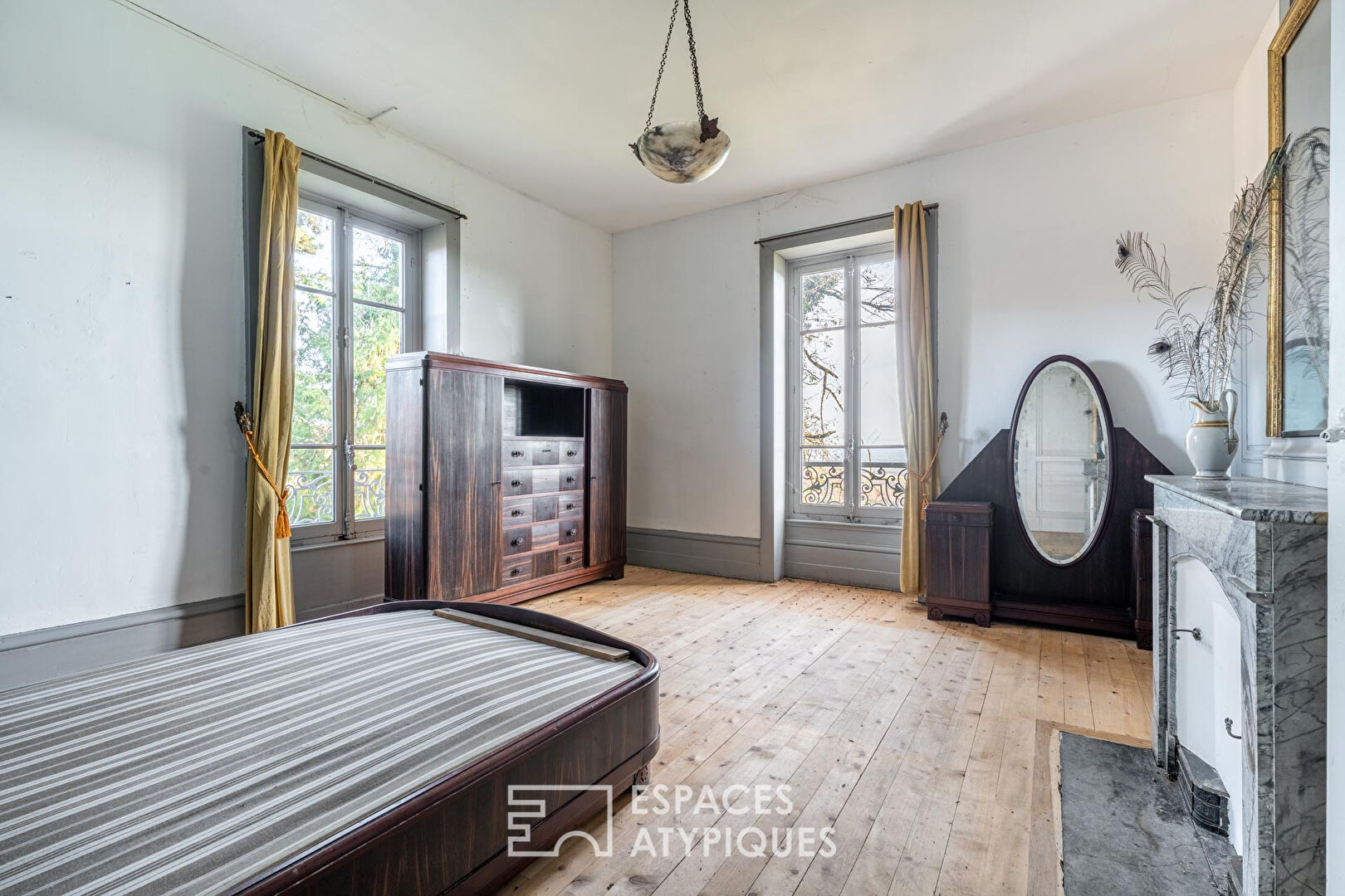 Château à rénover avec vue panoramique sur les monts du Beaujolais