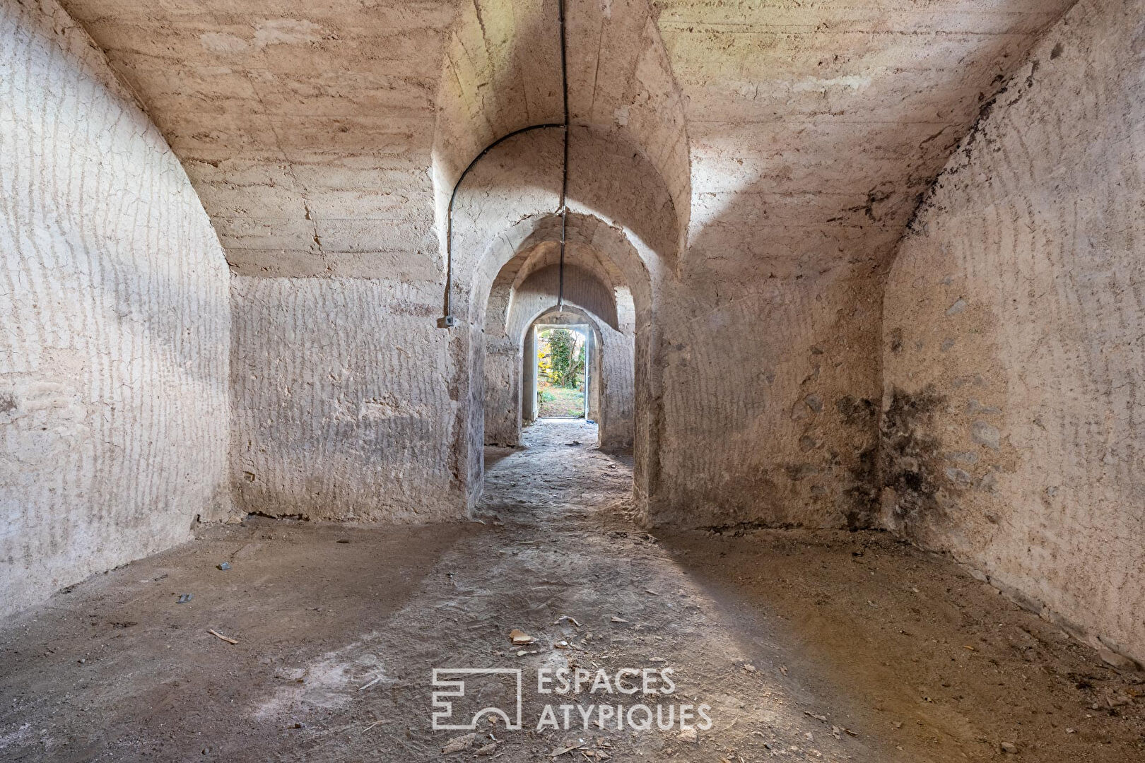 Château à rénover avec vue panoramique sur les monts du Beaujolais