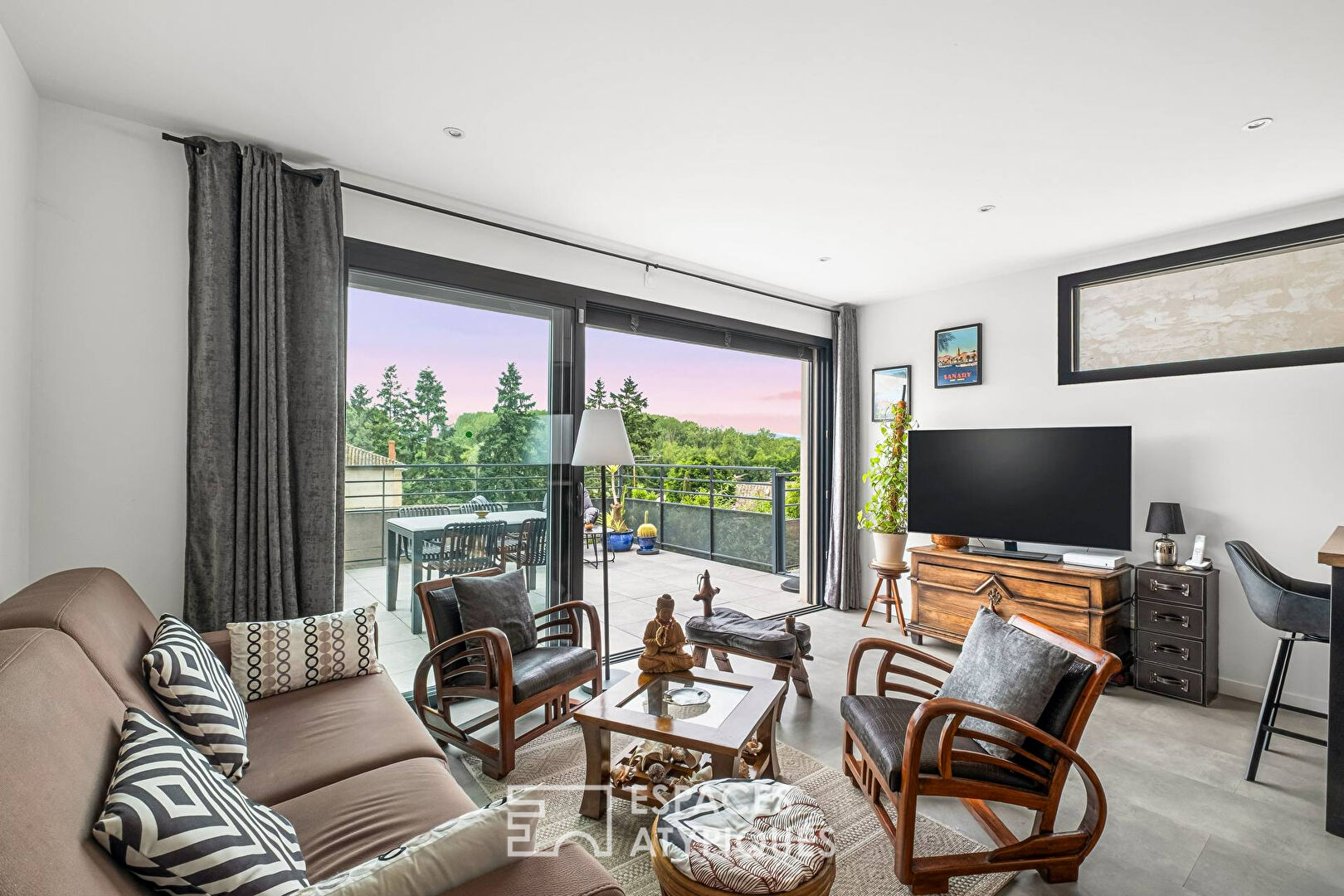 Charmante maison neuve en duplex avec terrasse et stationnement