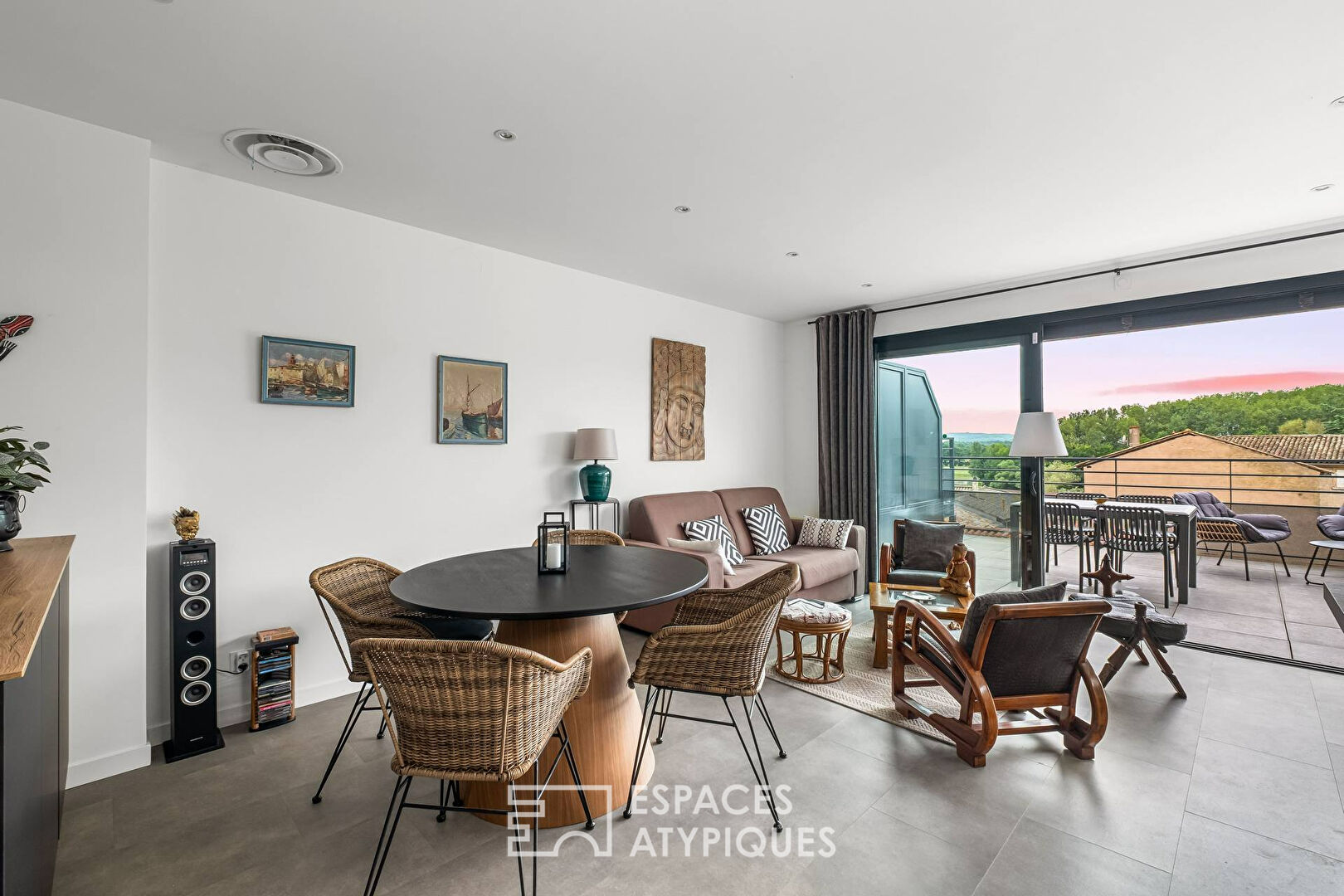 Charmante maison neuve en duplex avec terrasse et stationnement