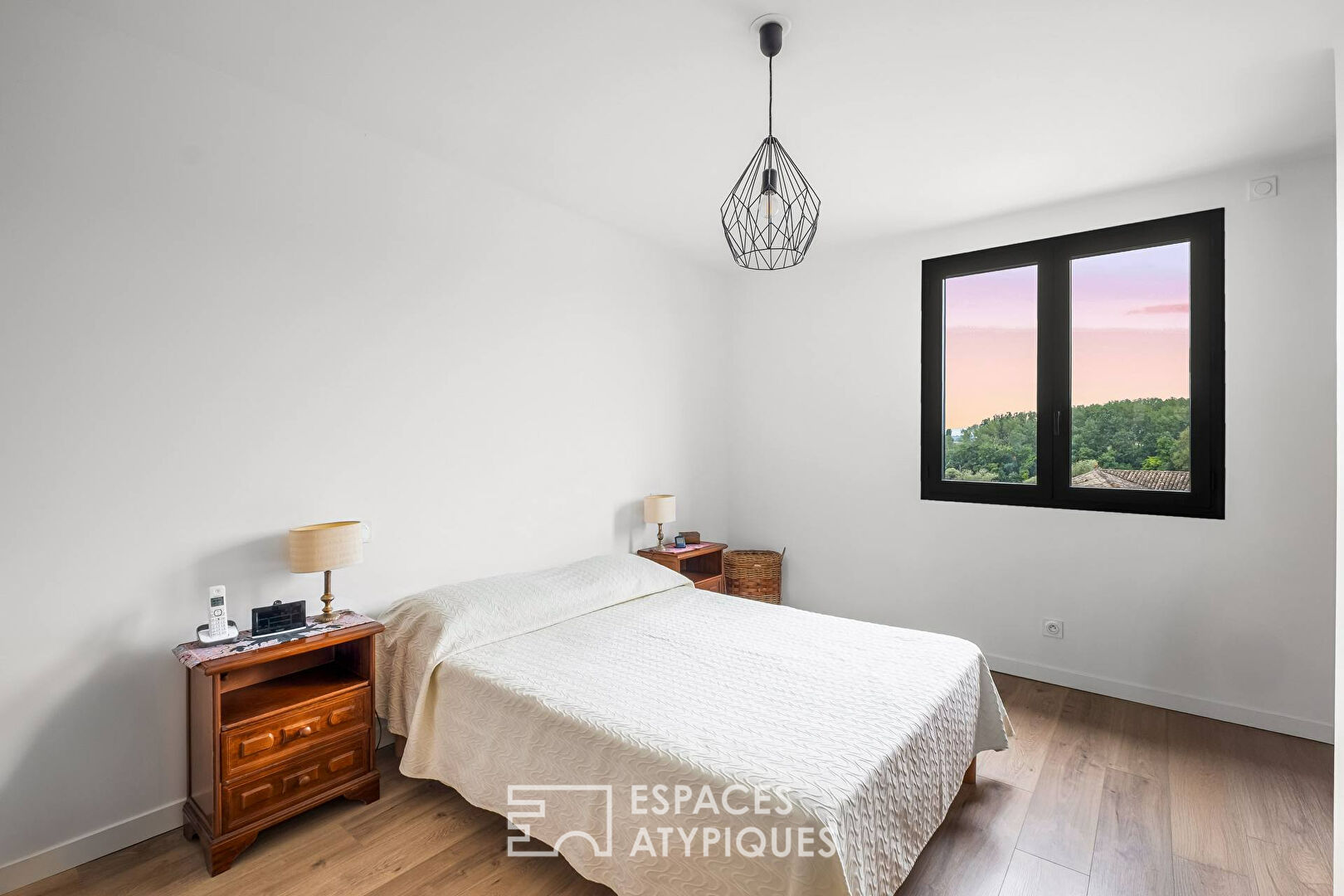 Charmante maison neuve en duplex avec terrasse et stationnement