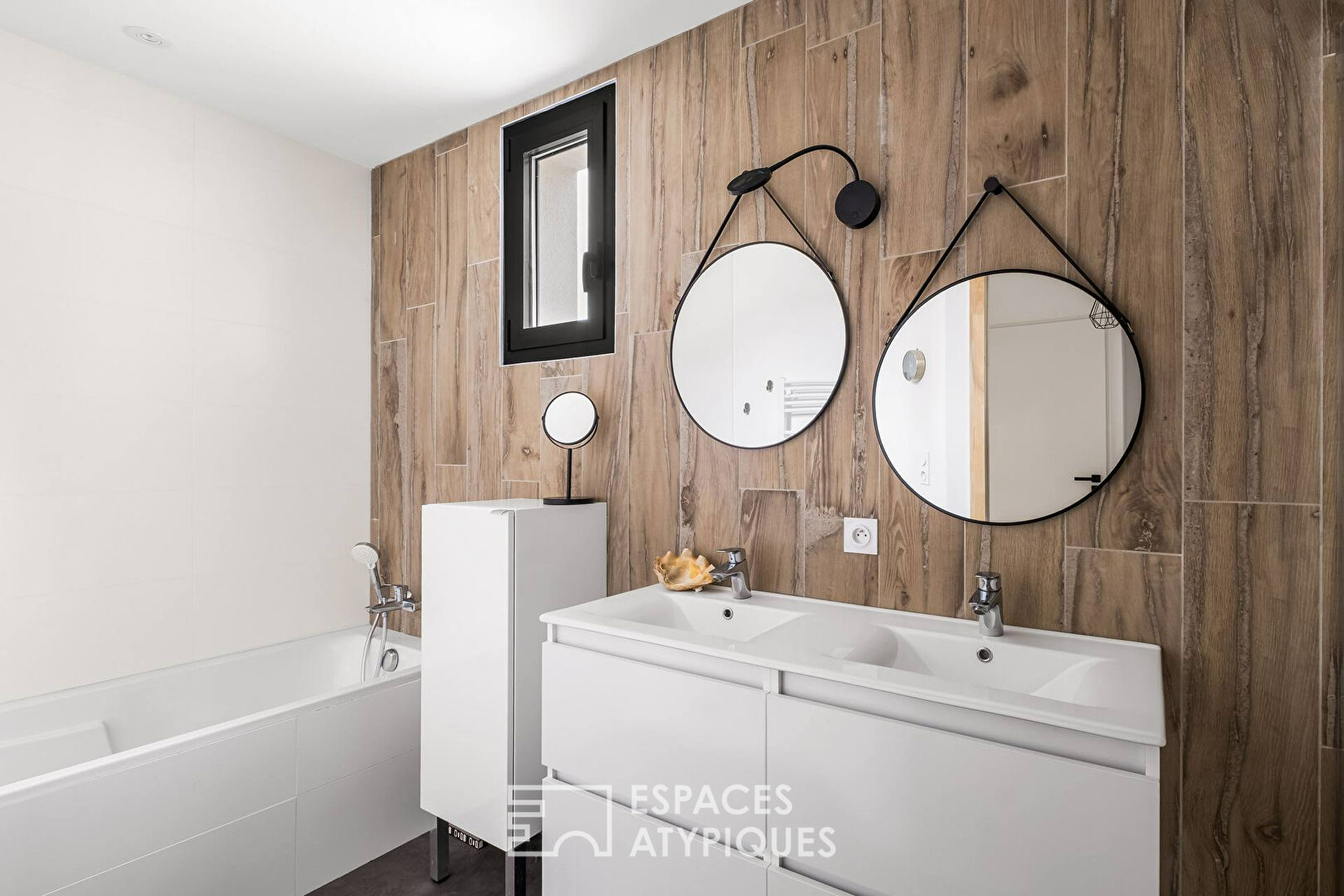 Charmante maison neuve en duplex avec terrasse et stationnement