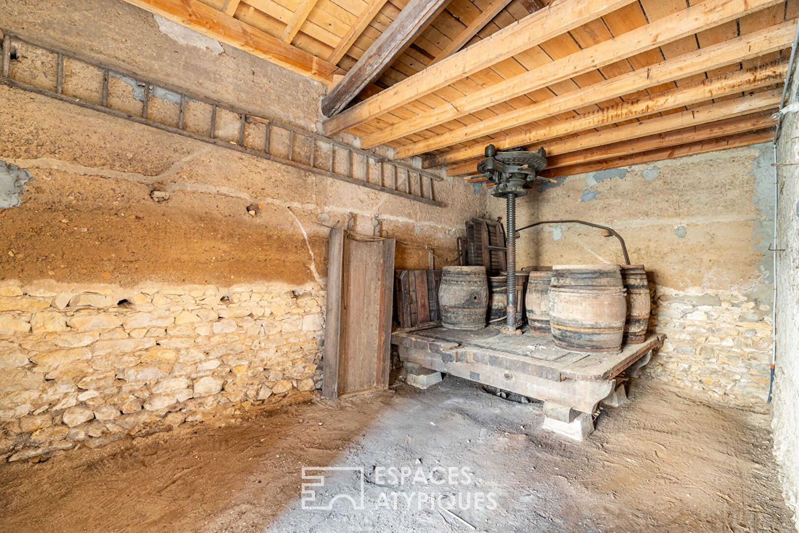 Vue d’exception sur les vignes pour cette maison à réinventer