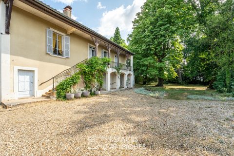 Maison Bourgeoise au coeur d’une ancienne exploitation vigneronne avec parc arboré