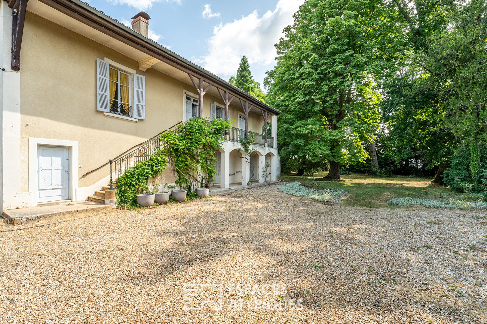 Maison Bourgeoise au coeur d’une ancienne exploitation vigneronne avec parc arboré