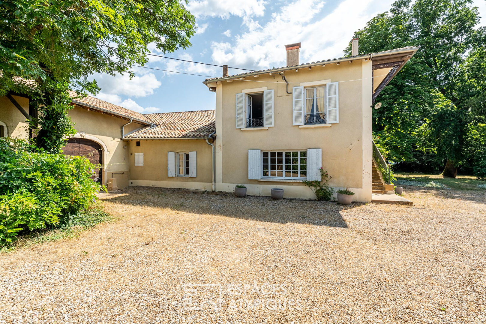 Maison Bourgeoise au coeur d’une ancienne exploitation vigneronne avec parc arboré
