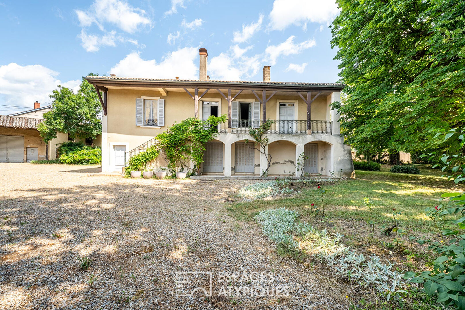 Maison Bourgeoise au coeur d’une ancienne exploitation vigneronne avec parc arboré