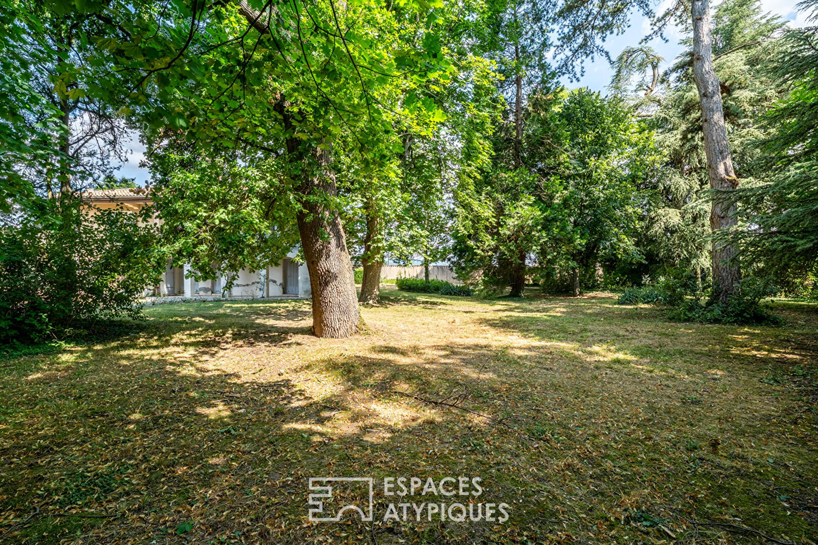 Maison Bourgeoise au coeur d’une ancienne exploitation vigneronne avec parc arboré