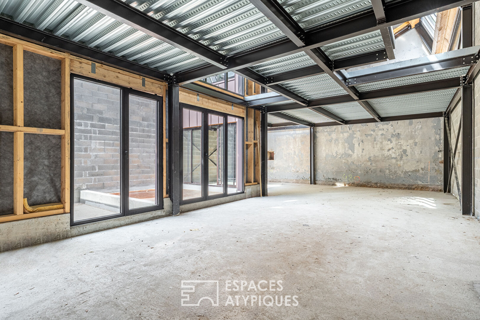 Loft brut à réinventer au coeur de Villefranche-sur-Saône