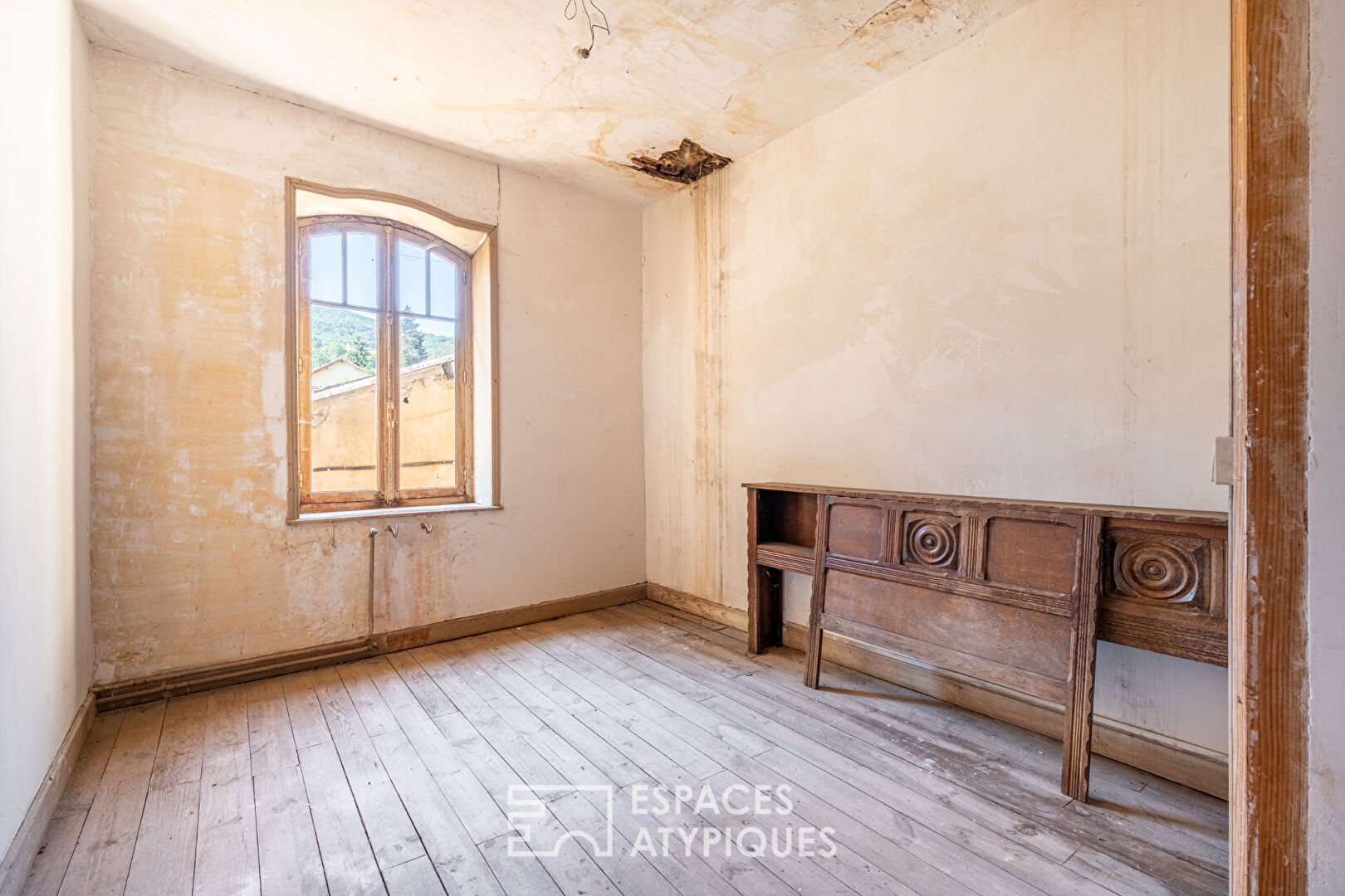 Ancienne herboristerie à réinventer en pleine nature, au coeur du Beaujolais Vert