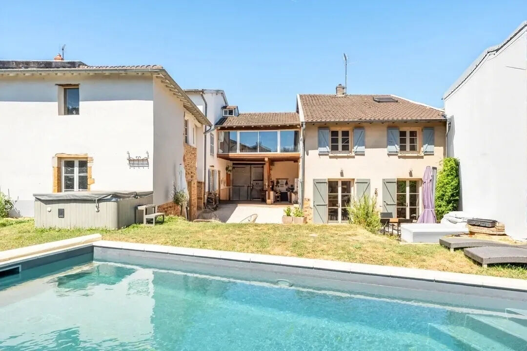Charmante maison de village avec jardin, piscine et dépendances