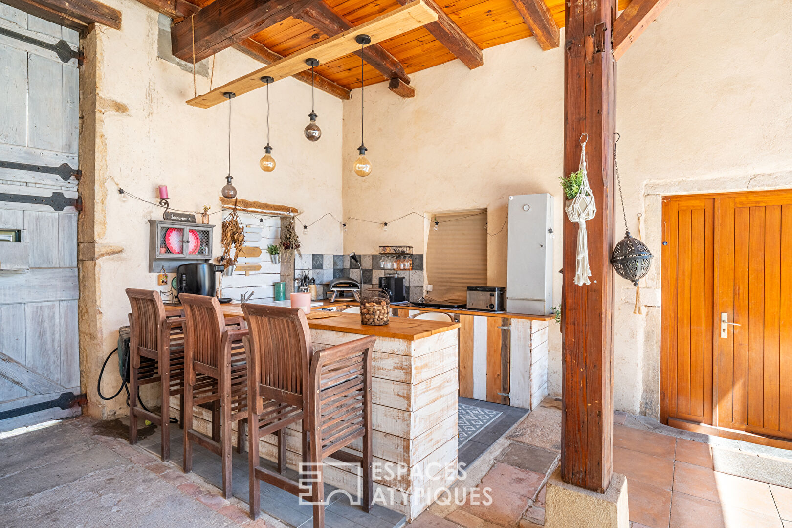 Charmante maison de village avec jardin, piscine et dépendances