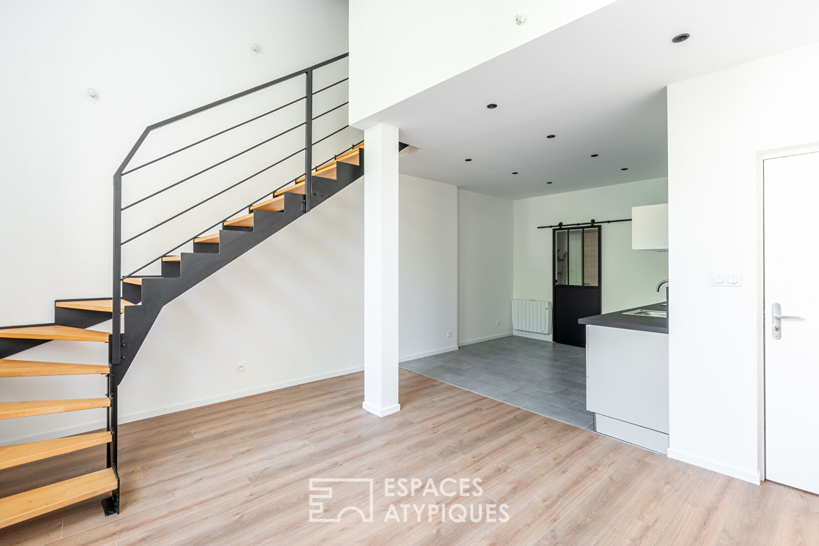 Appartement rénové dans un immeuble en pierres