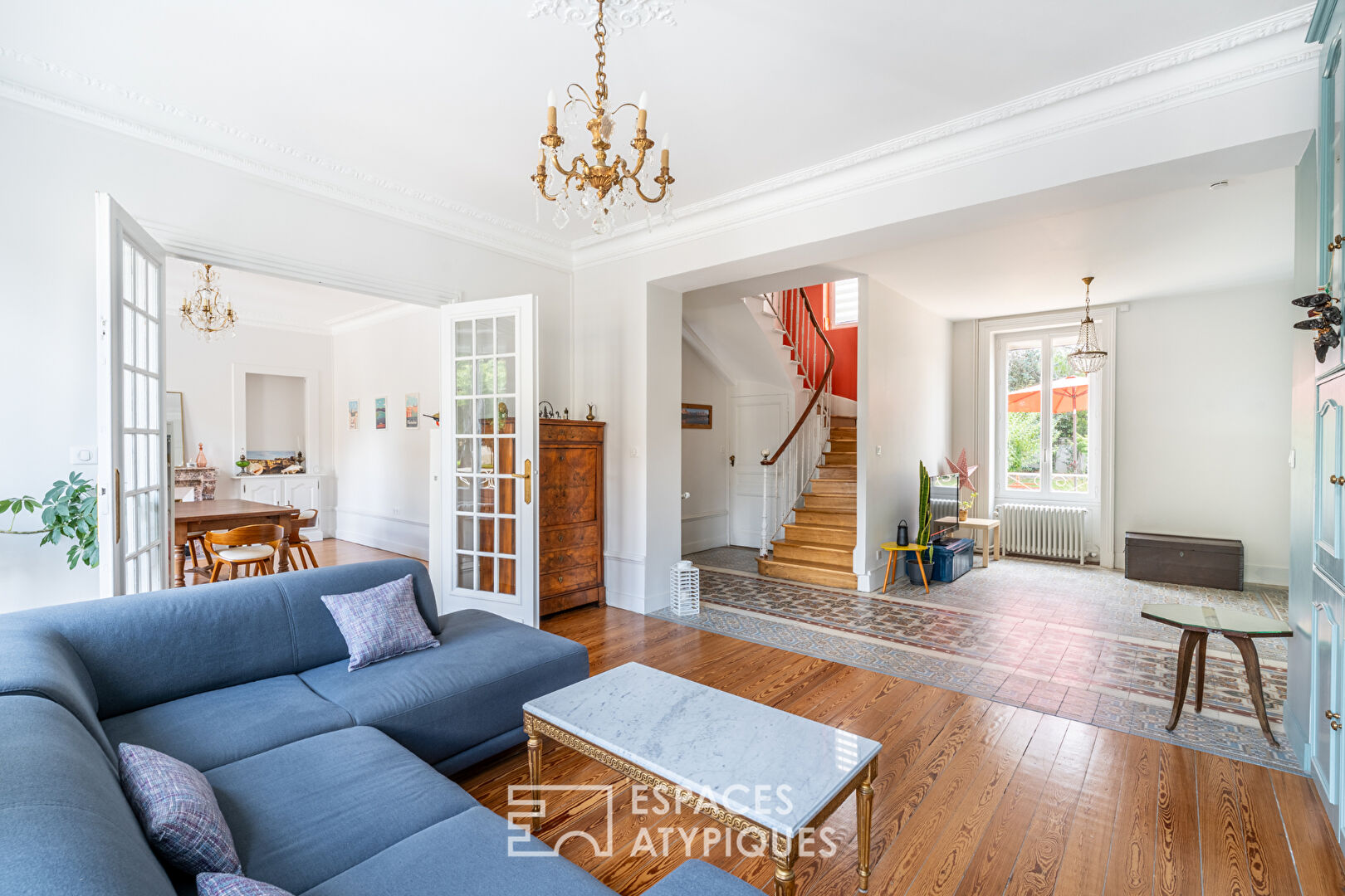 Renovated townhouse with garden and garage