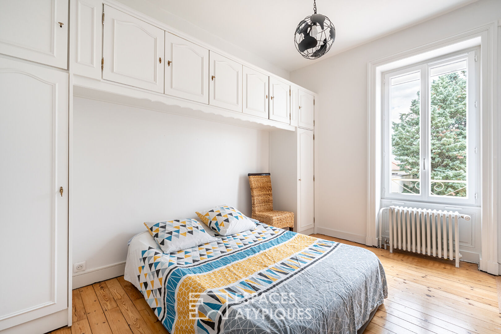 Renovated townhouse with garden and garage