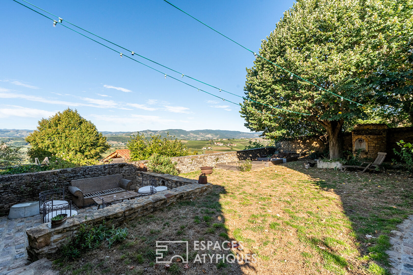 Stone house with outbuilding and exceptional view