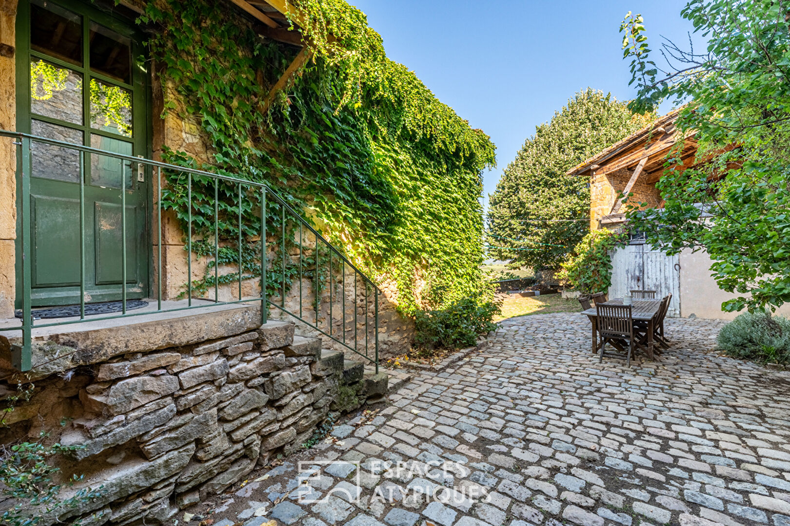 Stone house with outbuilding and exceptional view